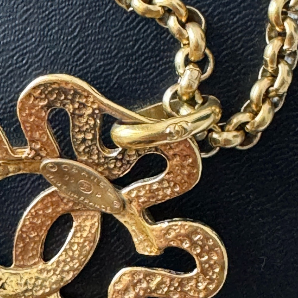 Chanel RARE 24K Gold Plated Necklace with Box in Excellent Condition - Picture 5 of 11